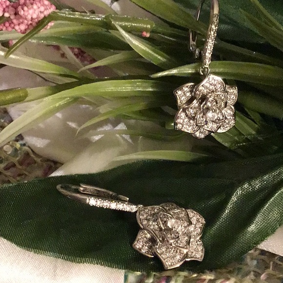 Rose Earrings - Picture 7 of 11